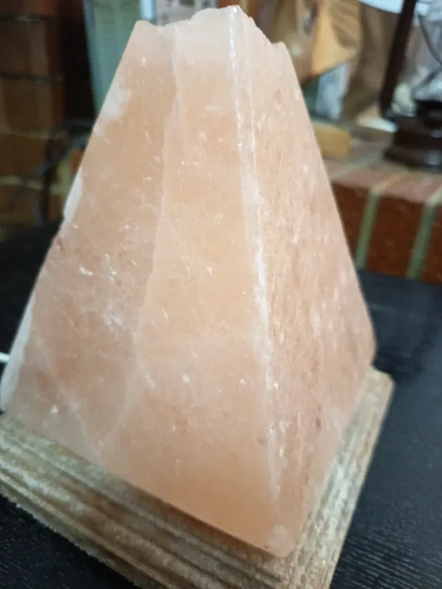 Lámpara Piramidal Sal Himalaya Piedra Natural