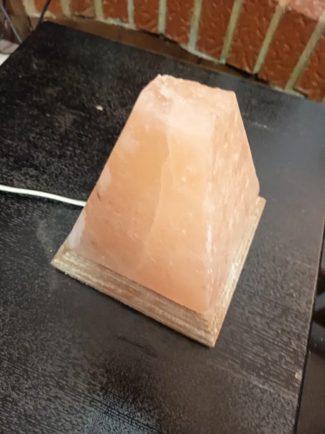 Lámpara Piramidal Sal Himalaya Piedra Natural