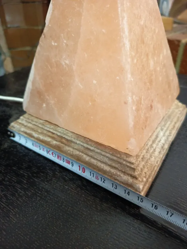 Lámpara Piramidal Sal Himalaya Piedra Natural