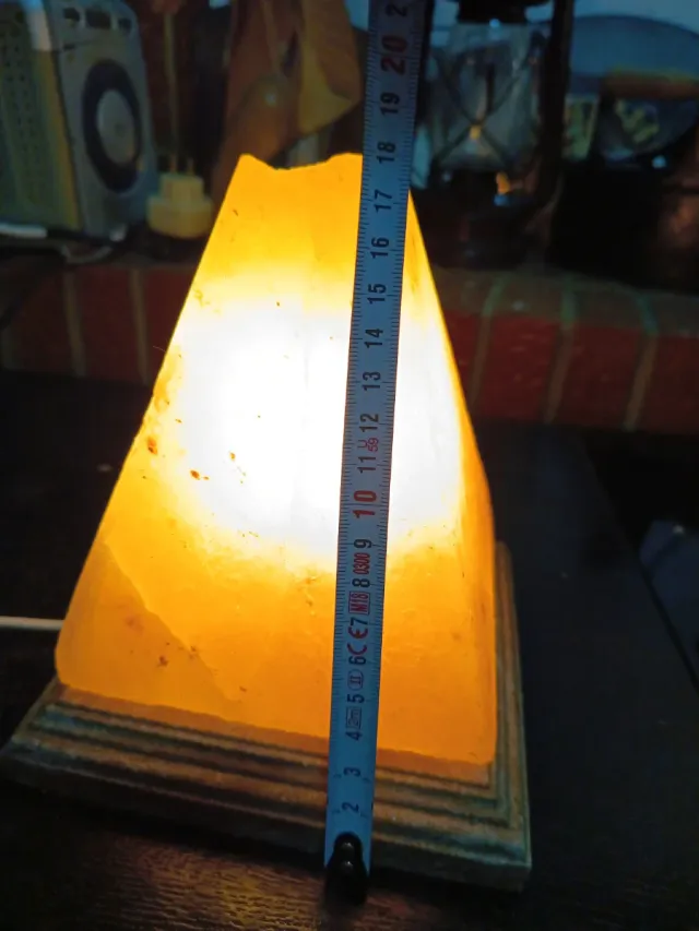 Lámpara Piramidal Sal Himalaya Piedra Natural