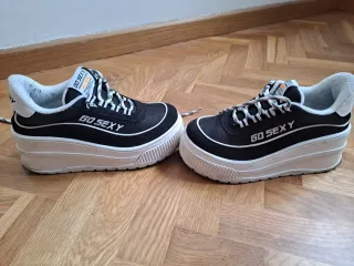 Zapatillas Go Sexy Talla 37 Negras y Blancas