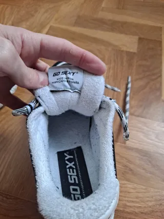 Zapatillas Go Sexy Talla 37 Negras y Blancas