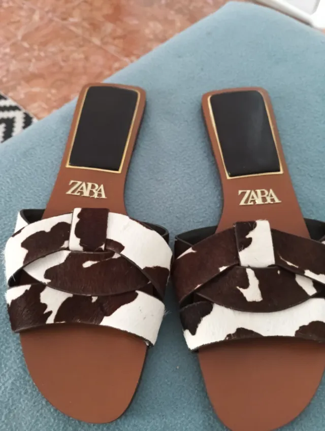 Sandalias ZARA Piel efecto pelo Talla 39