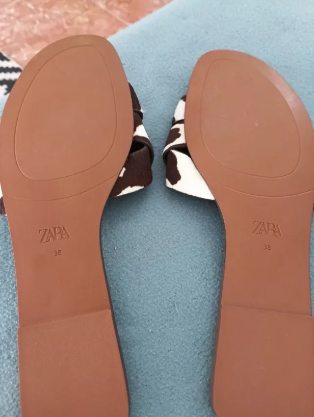 Sandalias ZARA Piel efecto pelo Talla 39