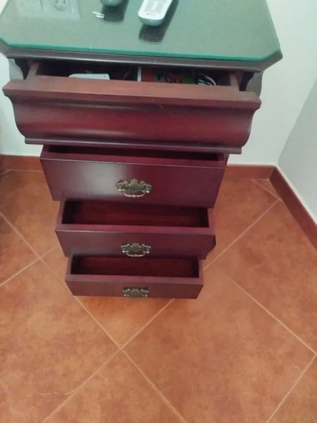 Mesitas de noche madera caoba y cristal