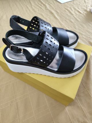 Sandálias pretas Farfallino n.36 NOVAS