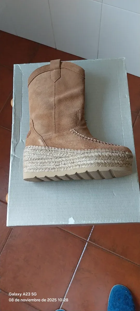 Botas Vidorreta Beige/Marrón.Cuña 8 cm