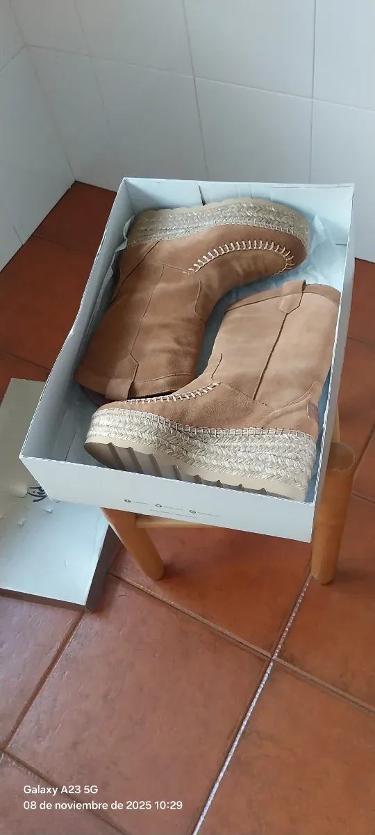 Botas Vidorreta Beige/Marrón.Cuña 8 cm