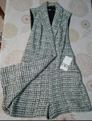 Mono Zara tweed blanco y negro
