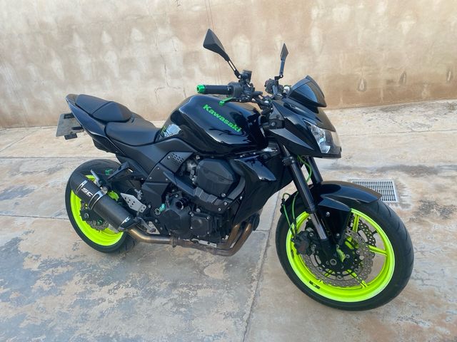 Kawasaki Z750 Negra con detalles en verde