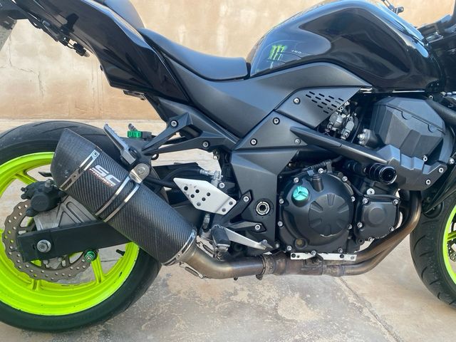 Kawasaki Z750 Negra con detalles en verde