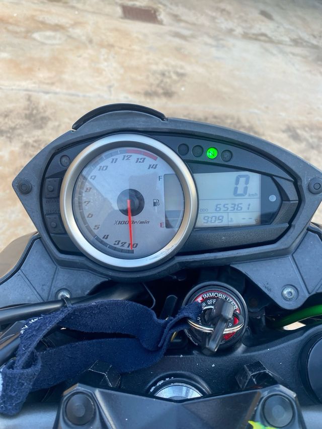 Kawasaki Z750 Negra con detalles en verde