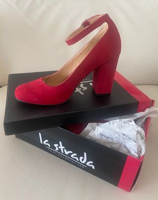 Zapatos de ante rojos La Strada