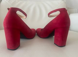 Zapatos de ante rojos La Strada