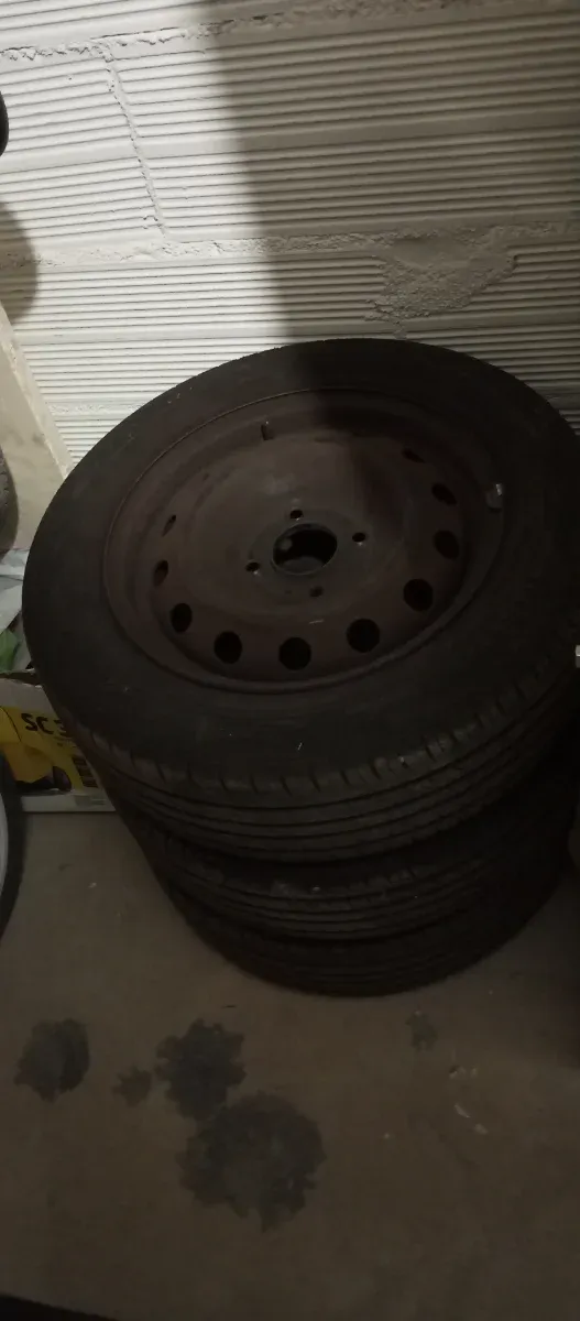 3 Neumáticos con llantas 185/60R14