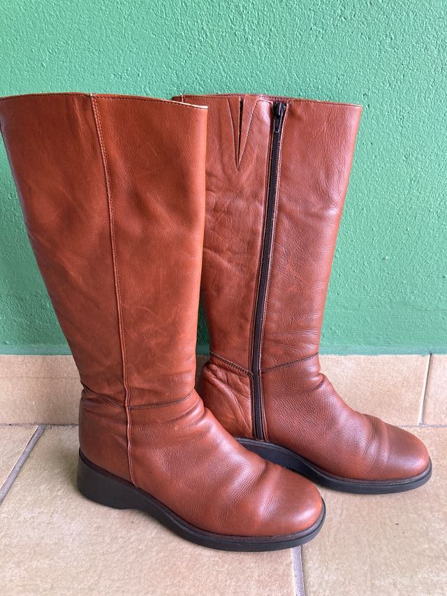 Botas de piel marrón con cremallera