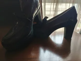 Mocasines tacón burdeos 8cm plataforma 2cm