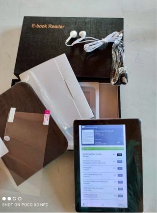 E-Book NUEVO + funda, auriculares 4GB