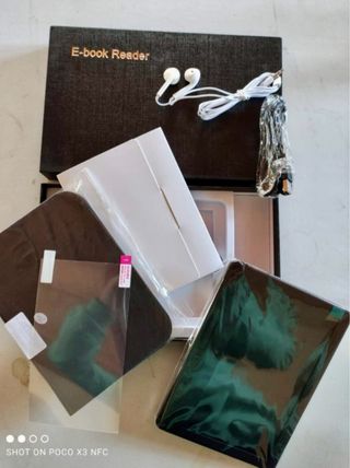 E-Book NUEVO + funda, auriculares 4GB