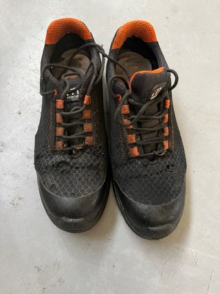 Zapatillas seguridad puntera metálica