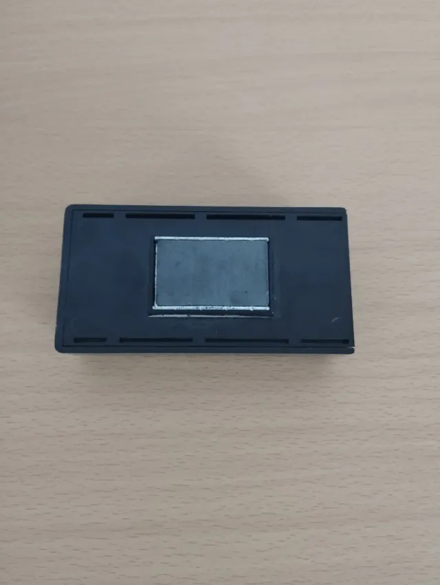 Caja magnética para llaves