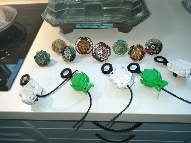 Arena Beyblade y 8 Beyblades