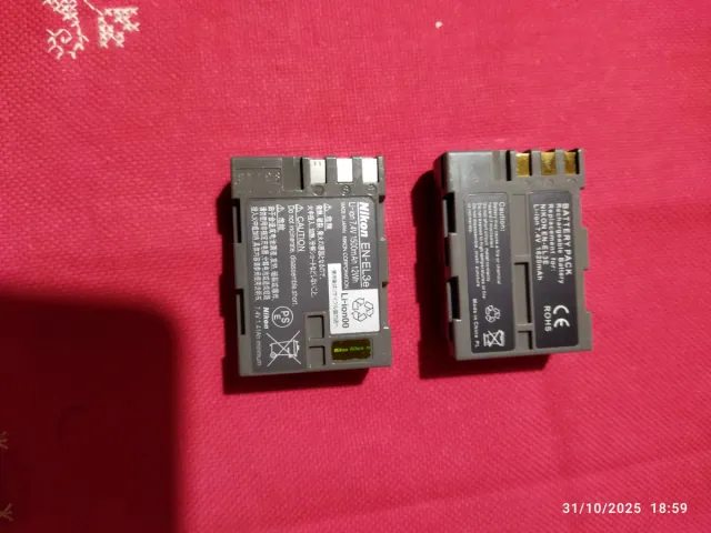 2 Baterías Nikon EN-EL3e originales y cargador.