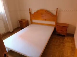 Cabecero madera con mesillas y somier 1,35m