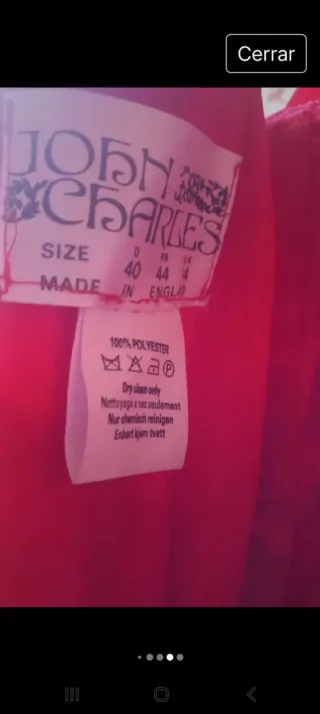 Vestido de fiesta fucsia con volantes