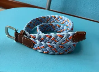 Cinturón trenzado azul y multicolor