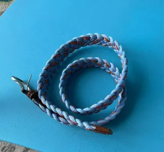 Cinturón trenzado azul y multicolor