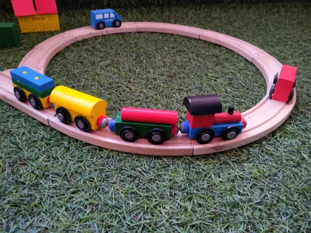 Tren de madera con accesorios