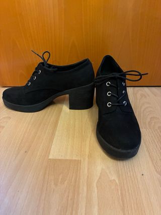 Zapatos de tacón negros