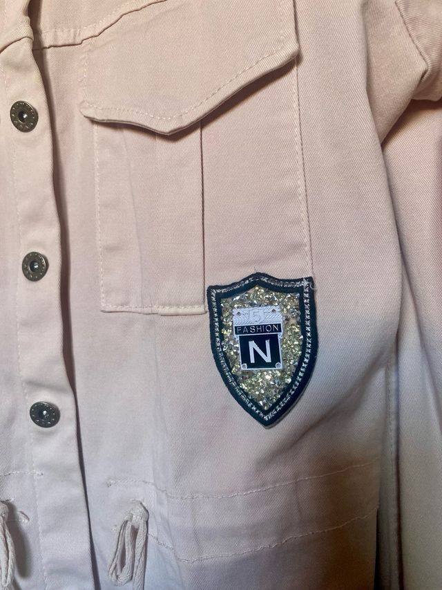 Chaqueta rosa palo con parches