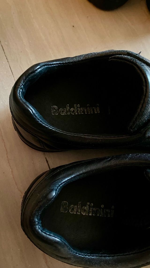 Zapatos negros sin cordones