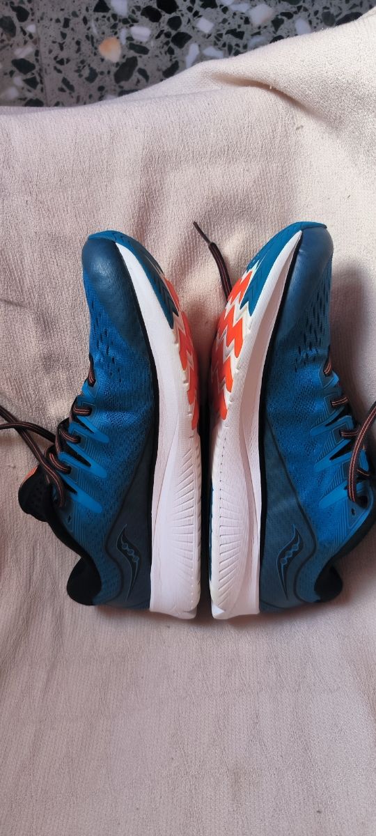 Zapatillas Saucony ISO 2 Hombre Azul/Negro.