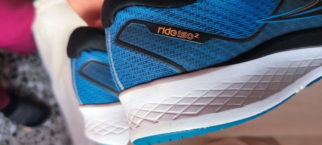 Zapatillas Saucony ISO 2 Hombre Azul/Negro.