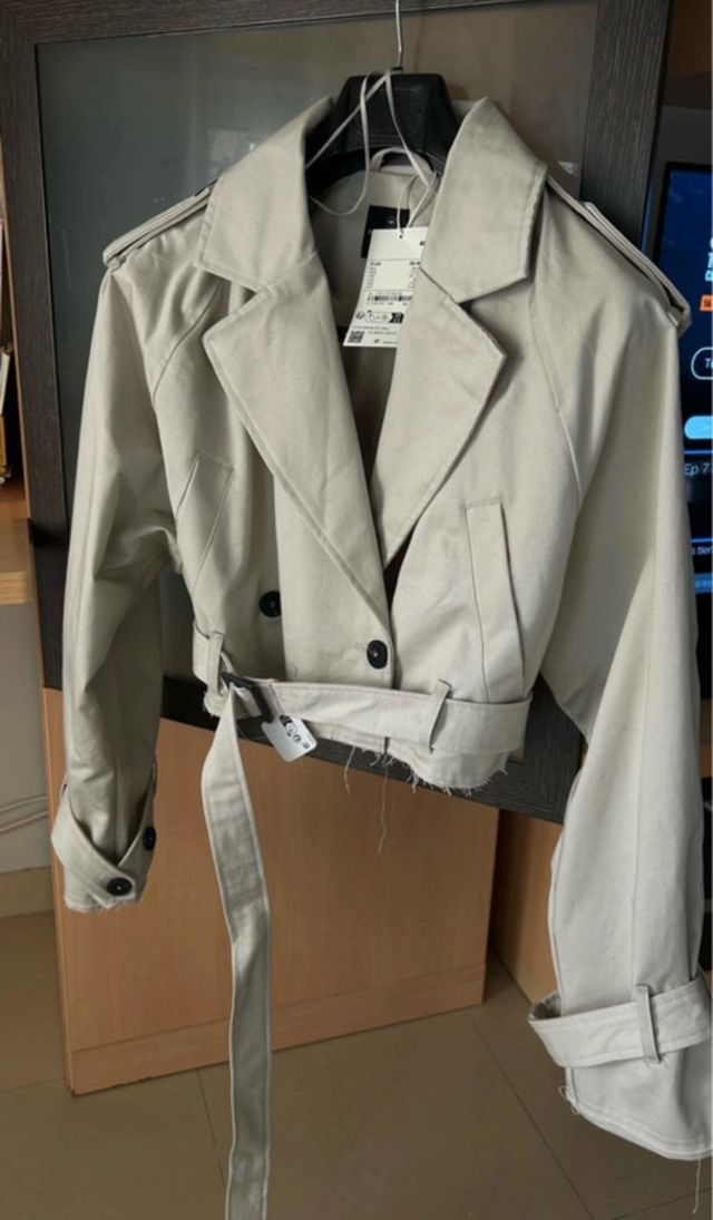 Trench corto C&A beige