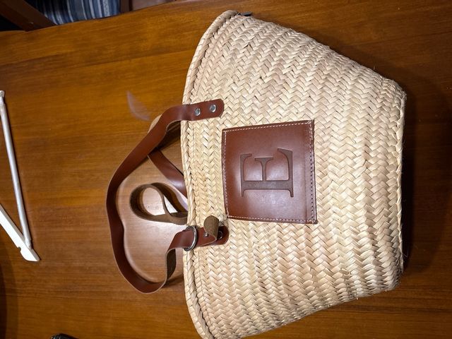 Bolso de paja con inicial E