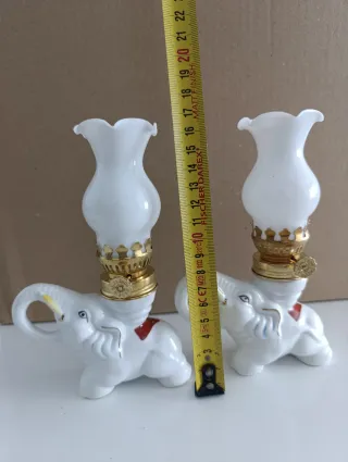 Coppia di lampadari in ceramica a forma di elefante
