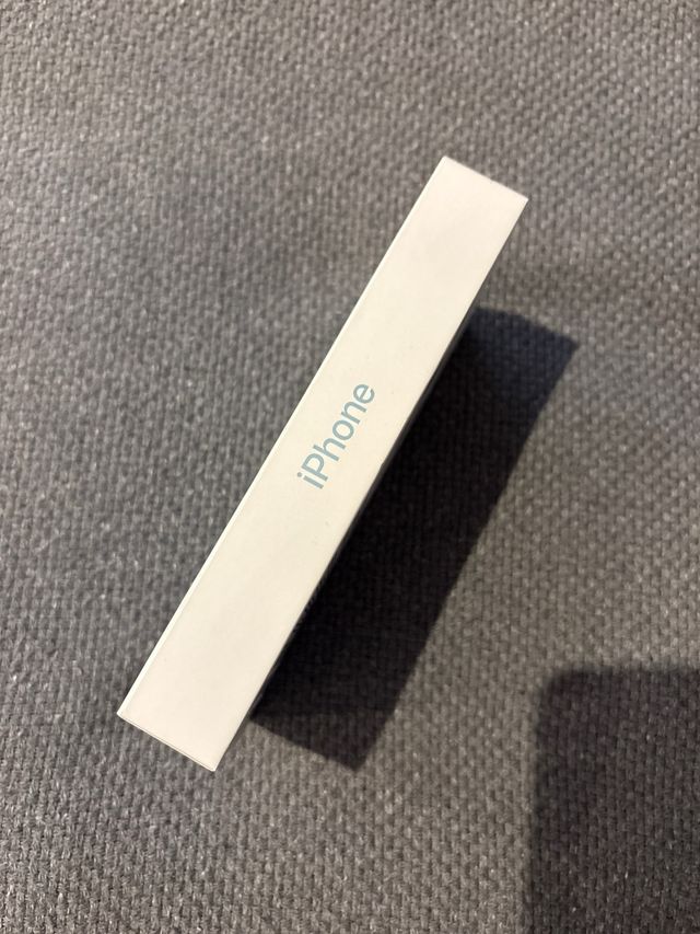 Caja iPhone 16 Verde Vacía