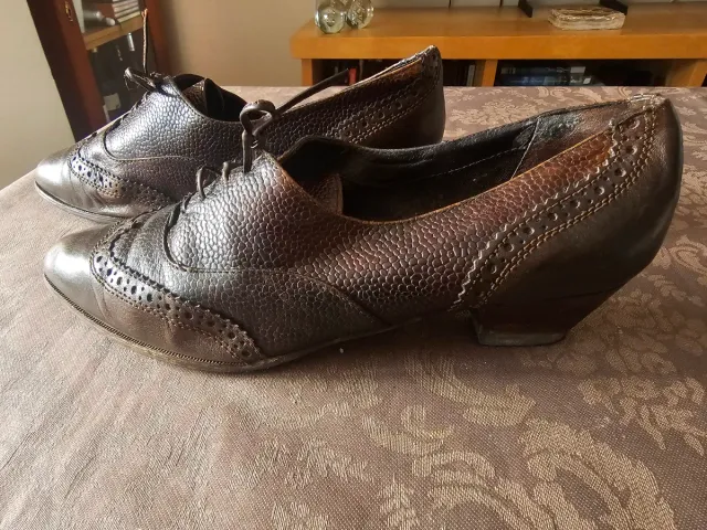 Zapatos de piel marrones talla 39