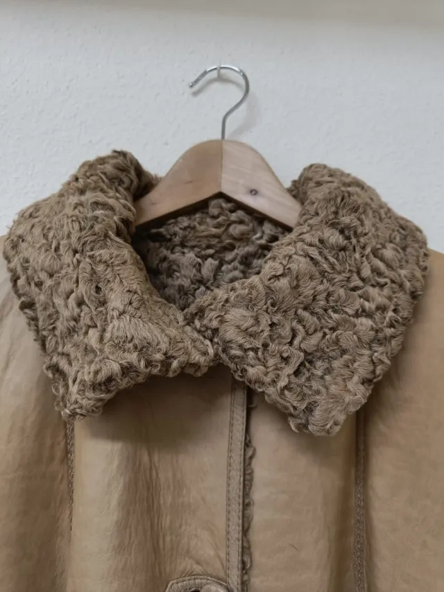 Abrigo reversible camel doble faz y astracán