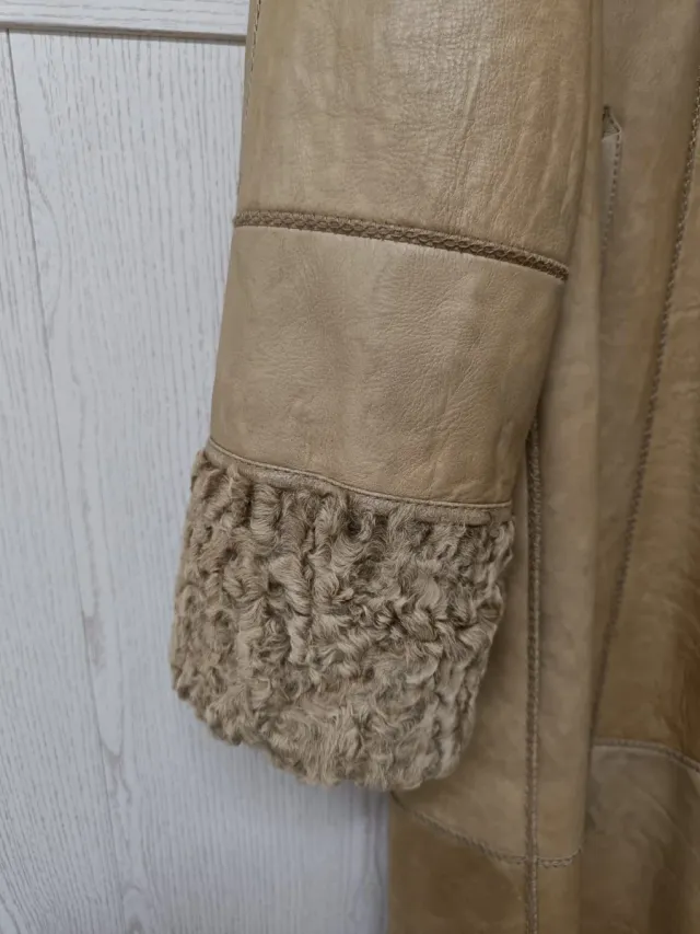 Abrigo reversible camel doble faz y astracán