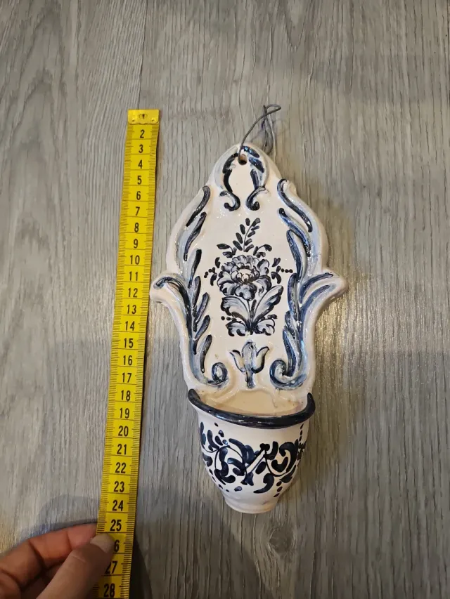 Benditero de cerámica azul y blanco