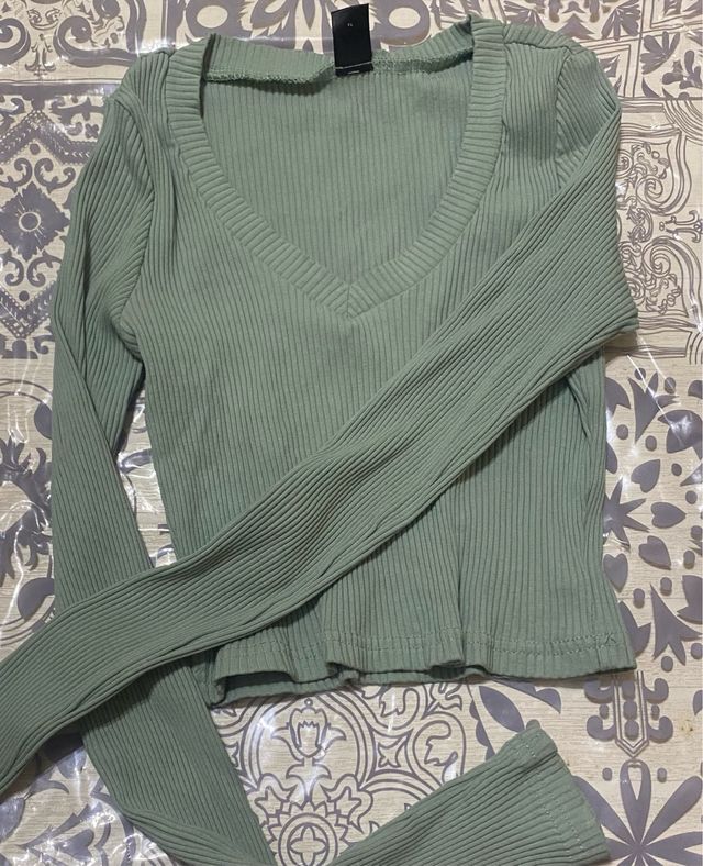 Lote 3 camisetas ajustadas y cortas