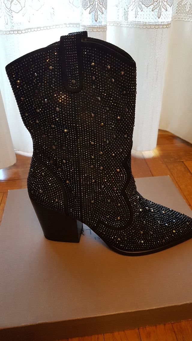 Bota LODI tachuelas negras y plateadas