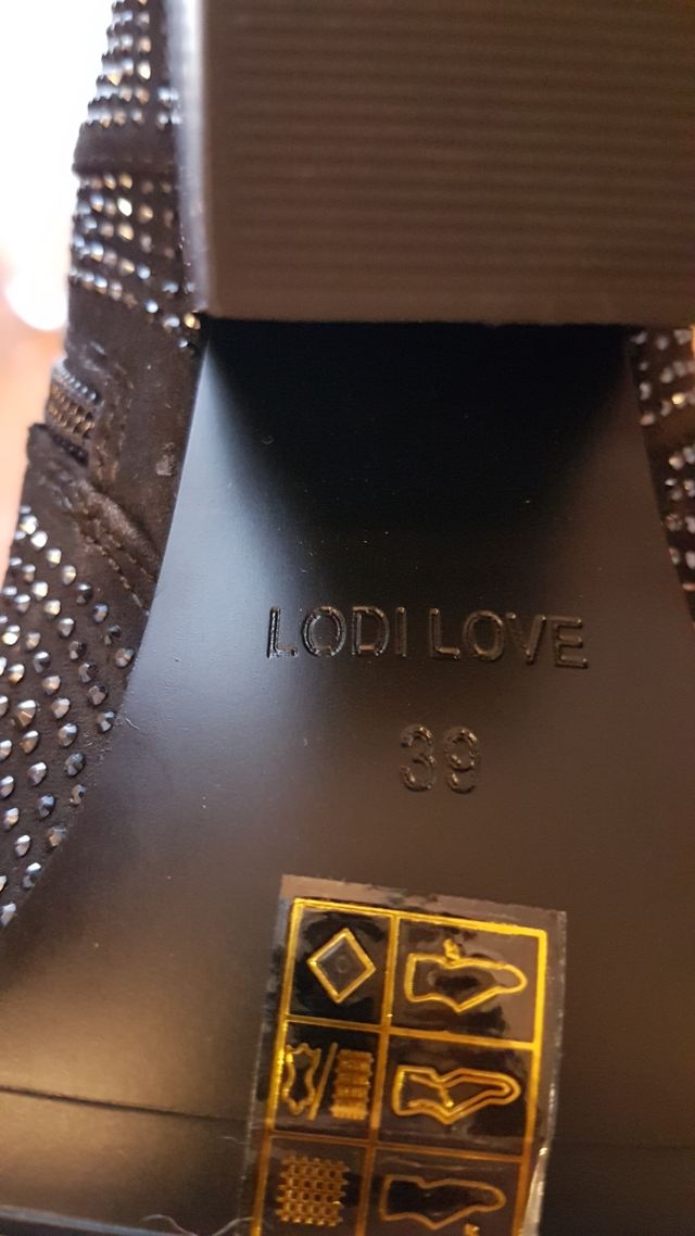 Bota LODI tachuelas negras y plateadas