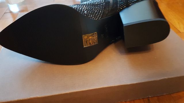 Bota LODI tachuelas negras y plateadas