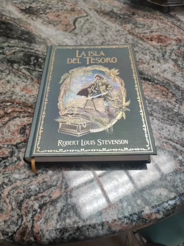 4 libros (La Isla del Tesoro) y  Regalo más libros